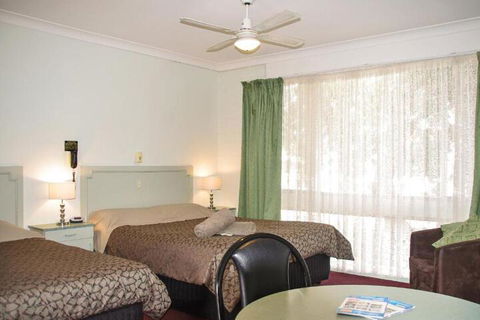 Ventura Motel - Sunshine Coast Guide 3