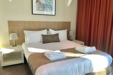 Adelaide DressCircle Apartments North Terrace - Sunshine Coast Guide 7
