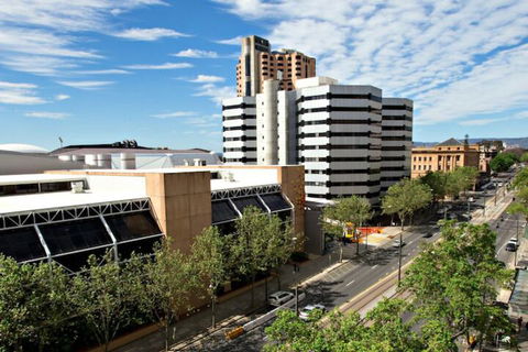 Adelaide DressCircle Apartments North Terrace - Sunshine Coast Guide 6