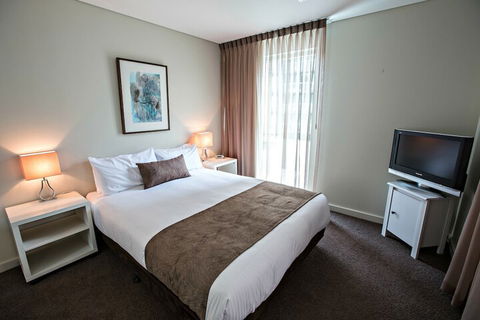 Adelaide DressCircle Apartments North Terrace - Sunshine Coast Guide 4