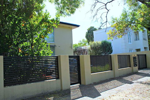 Adelaide DressCircle Apartments Childers Street - Sunshine Coast Guide 5