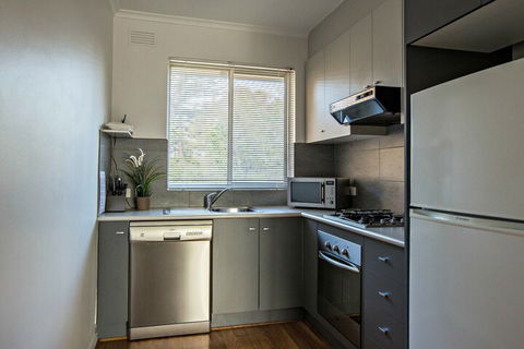 Adelaide DressCircle Apartments Childers Street - Sunshine Coast Guide 7