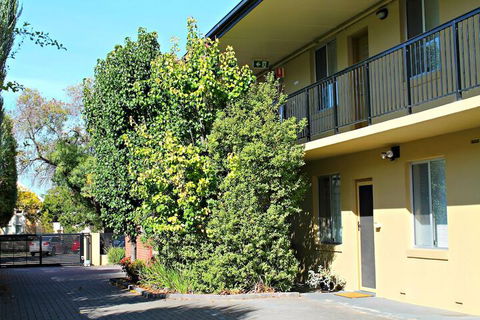 Adelaide DressCircle Apartments Childers Street - Sunshine Coast Guide 4