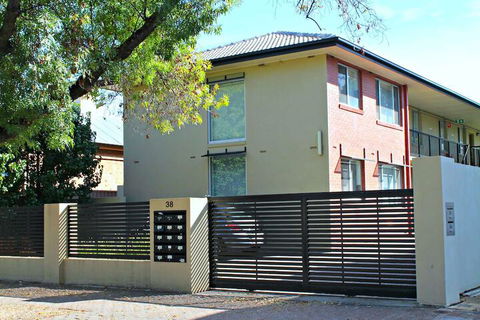 Adelaide DressCircle Apartments Childers Street - Sunshine Coast Guide 1