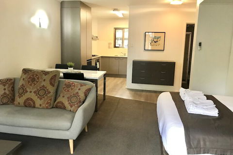 Adelaide Dresscircle Apartments Archer Street - Sunshine Coast Guide 6