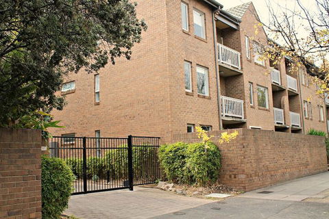 Adelaide Dresscircle Apartments Archer Street - Sunshine Coast Guide 5