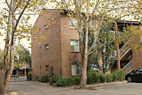 Adelaide Dresscircle Apartments Archer Street - Sunshine Coast Guide 3
