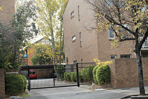 Adelaide Dresscircle Apartments Archer Street - Sunshine Coast Guide 4