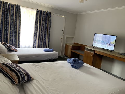 Anchor Belle Motel - Sunshine Coast Guide 3