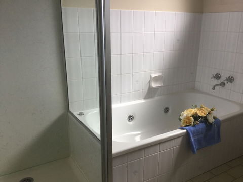 Anchor Belle Motel - Sunshine Coast Guide 1
