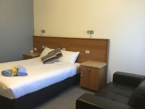 Anchor Belle Motel - Sunshine Coast Guide 6