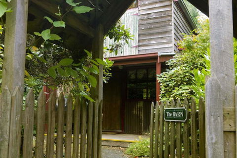 Arnica Views - Sunshine Coast Guide 2