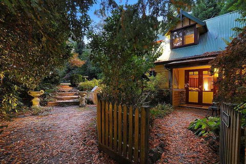 Arnica Views - Sunshine Coast Guide 5