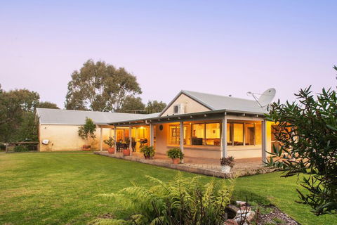 Acacia Chalets - Sunshine Coast Guide 1