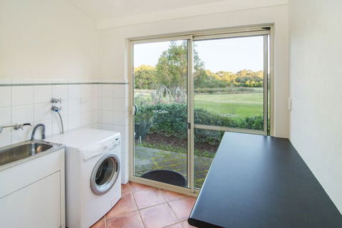 Acacia Chalets - Sunshine Coast Guide 3