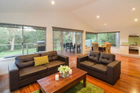 Acacia Chalets - Sunshine Coast Guide 0