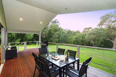 Acacia Chalets - Sunshine Coast Guide 5