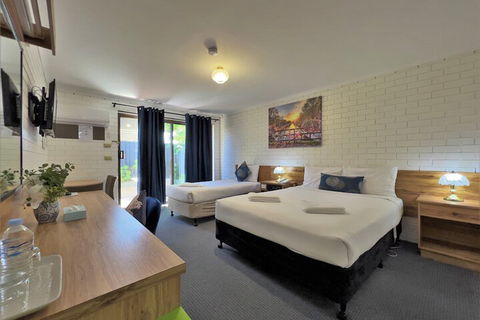 Albury Garden Court Motel - Sunshine Coast Guide 5
