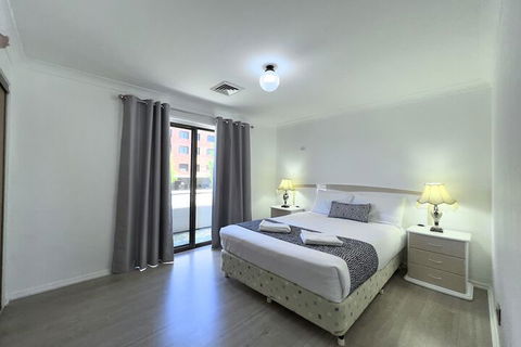 Albury Garden Court Motel - Sunshine Coast Guide 3