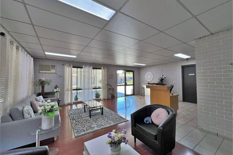 Albury Garden Court Motel - Sunshine Coast Guide 2
