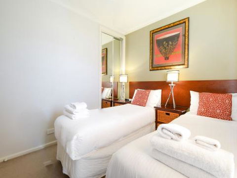 BOUTIQUE STAYS Sandyside Sandringham Villa Units - Sunshine Coast Guide 1
