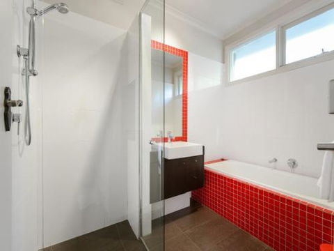 BOUTIQUE STAYS Sandyside Sandringham Villa Units - Sunshine Coast Guide 4