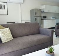 Jadran Motel  El Jays Holiday Lodge - Sunshine Coast Guide