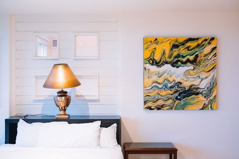 Outlook Hill Vineyard Cottages - Sunshine Coast Guide 1