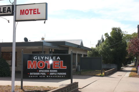 Glynlea Motel - Sunshine Coast Guide 1