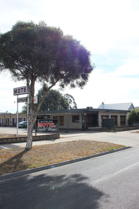 Glynlea Motel - Sunshine Coast Guide 0