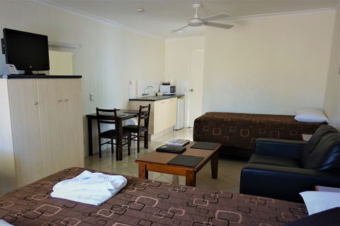 Pacific Palms Motor Inn - Sunshine Coast Guide 4
