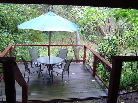 Stones Throw Cottage Bed & Breakfast - Sunshine Coast Guide 6