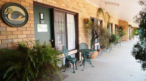 Ningana Motel - Sunshine Coast Guide 1