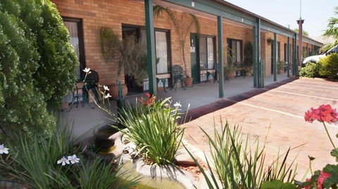 Ningana Motel - Sunshine Coast Guide 3