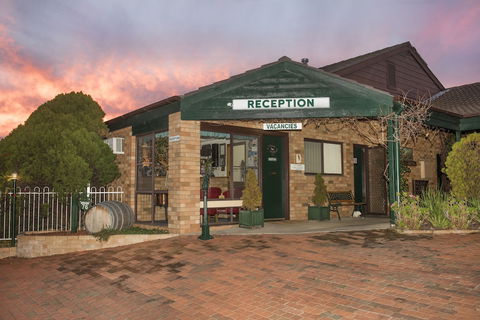 Ningana Motel - Sunshine Coast Guide 0
