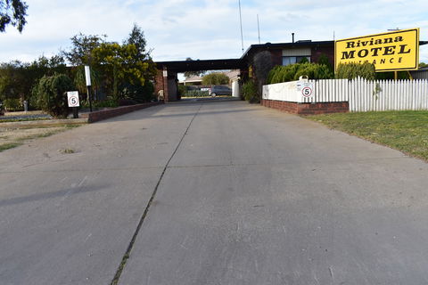 Riviana Motel - Sunshine Coast Guide 0
