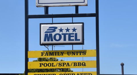 Riviana Motel - Sunshine Coast Guide 2