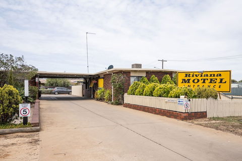 Riviana Motel - Sunshine Coast Guide 5