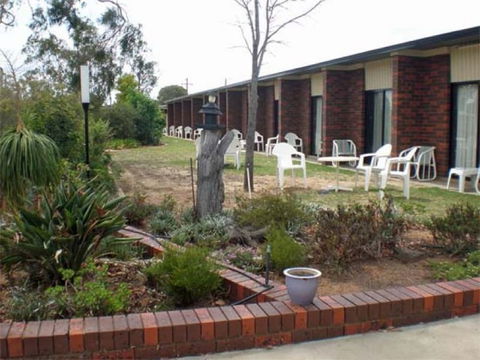 Riviana Motel - Sunshine Coast Guide 1