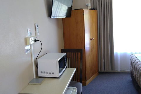 Armidale Rose Villa Motel - Sunshine Coast Guide 7