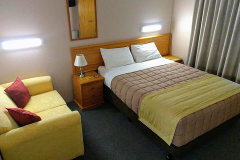 Armidale Rose Villa Motel - Sunshine Coast Guide 3