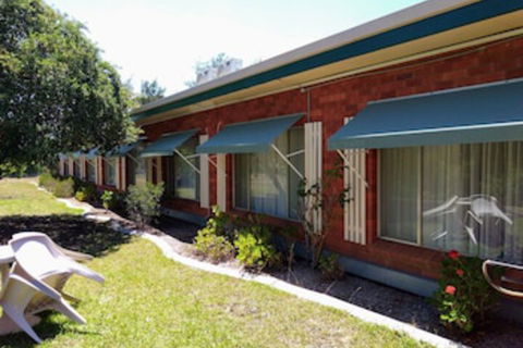 Armidale Rose Villa Motel - Sunshine Coast Guide 0