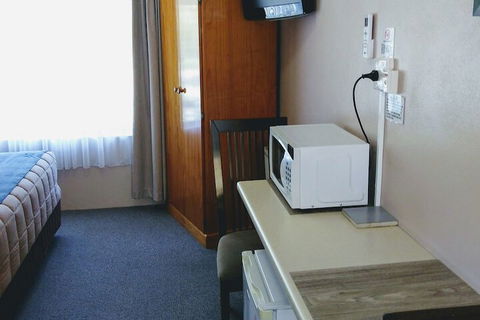 Armidale Rose Villa Motel - Sunshine Coast Guide 5