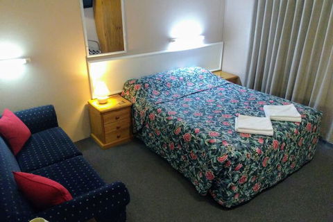 Armidale Rose Villa Motel - Sunshine Coast Guide 4