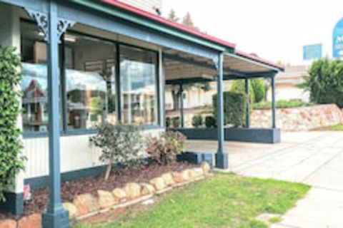 Sovereign Inn Cooma - Sunshine Coast Guide 0