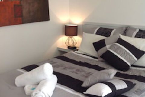 Farnboro Motel - Sunshine Coast Guide 0