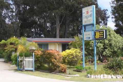 Farnboro Motel - Sunshine Coast Guide 1