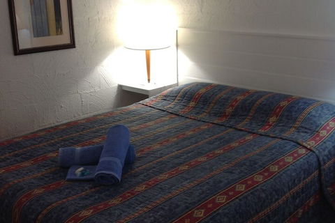 Farnboro Motel - Sunshine Coast Guide 6