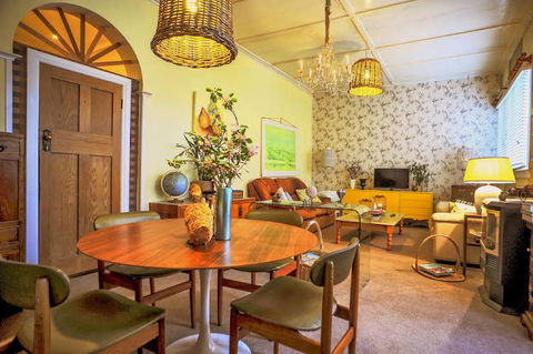 Cromwell House - Sunshine Coast Guide 4
