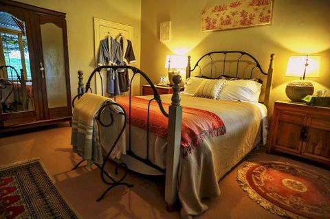 Cromwell House - Sunshine Coast Guide 6